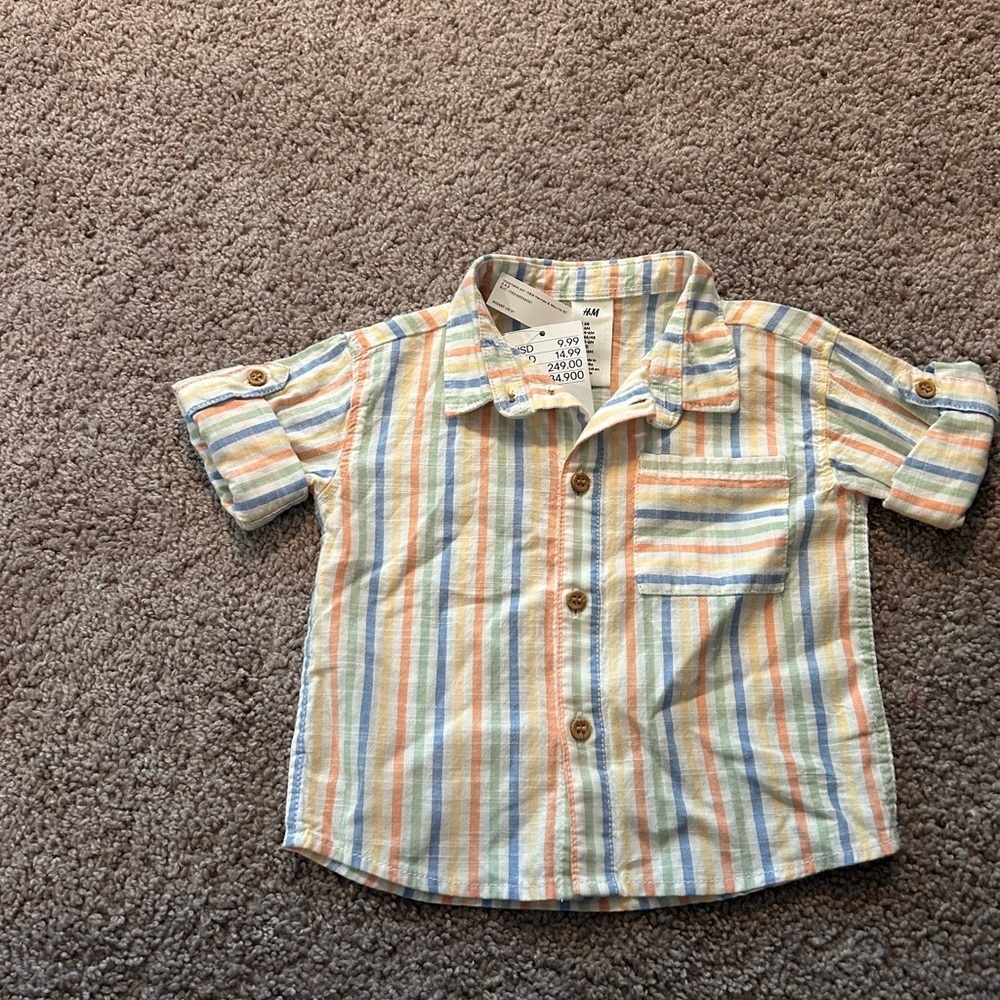 NWT Preppy H&M Boys Striped Button Down  Up Sleeves

SIZE 6M

NWT

#2464